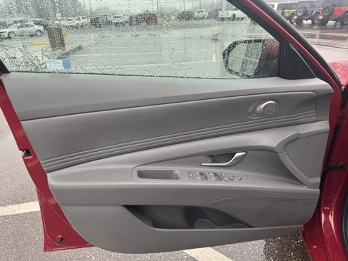 Used 2022 Hyundai Elantra SEL w/ Convenience + Premium Package image 15