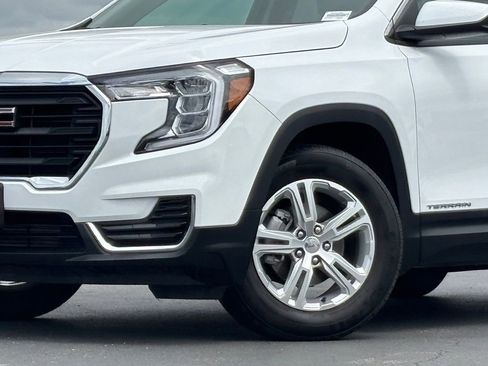 Used 2024 GMC Terrain SLE FWD image 2