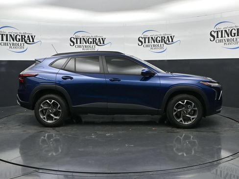 Used 2024 Chevrolet Trax LT w/ Driver Confidence Package FWD image 8