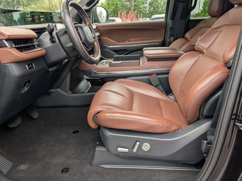 Used 2025 Lincoln Navigator Reserve image 9