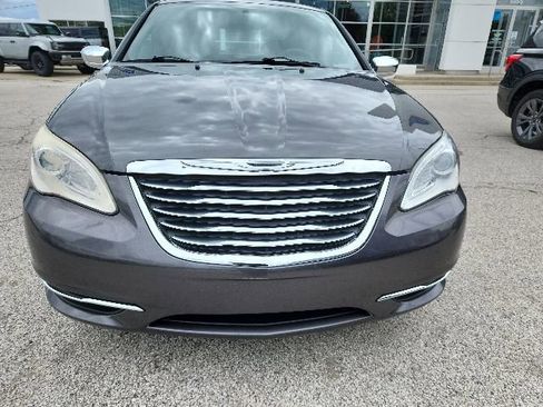 Used 2014 Chrysler 200 Limited FWD image 2