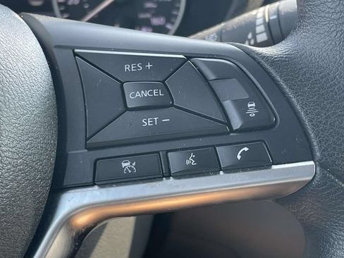 Used 2025 Nissan Sentra SV FWD image 22