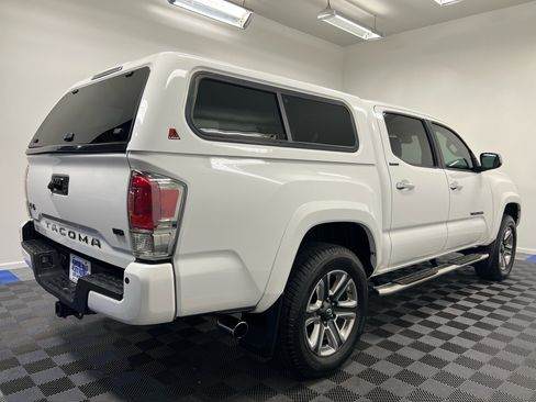Used 2018 Toyota Tacoma Limited image 12