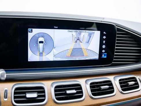 Used 2023 Mercedes-Benz GLS 450 4MATIC image 34