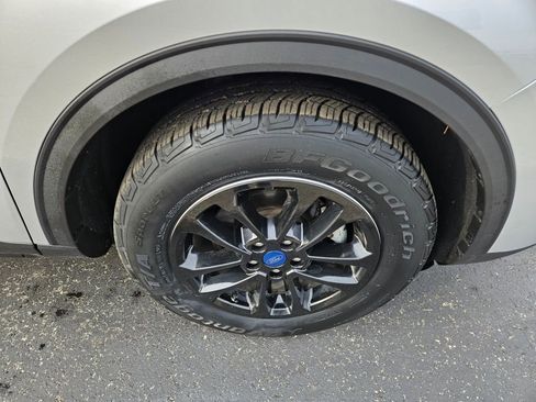 Used 2020 Ford Escape SE image 13