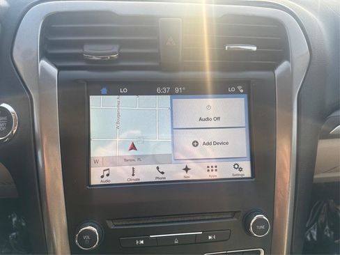Used 2017 Ford Fusion SE w/ Fusion SE Technology Package FWD image 12