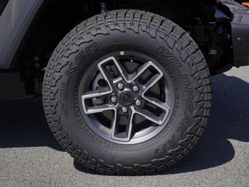 New 2026 Jeep Gladiator Mojave w/ Steel Bumper Group AWD/4WD image 10
