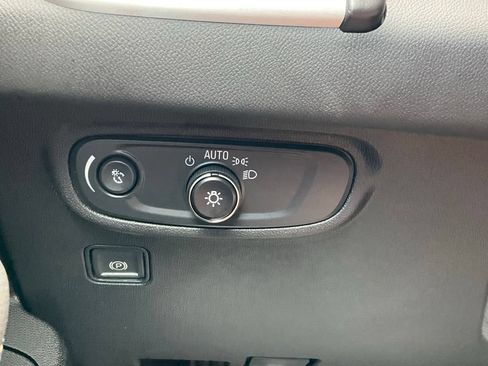 Used 2024 GMC Terrain SLE w/ Driver Convenience Package AWD/4WD image 9