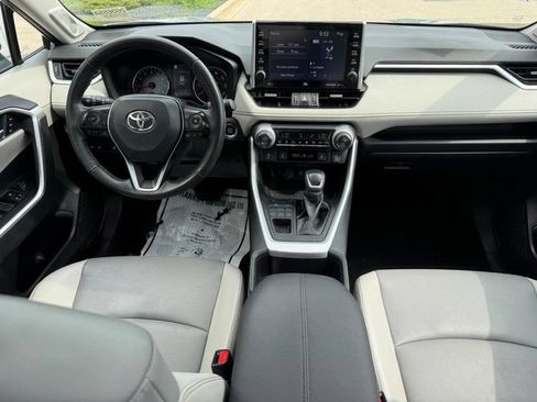 Used 2022 Toyota RAV4 XLE Premium AWD/4WD image 15
