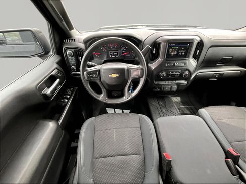 Used 2019 Chevrolet Silverado 1500 Custom w/ Custom Convenience Package AWD/4WD image 9