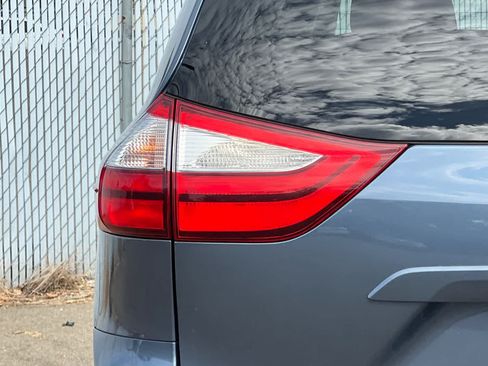 Used 2015 Toyota Sienna LE FWD image 23
