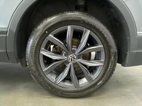Used 2023 Volkswagen Tiguan SE AWD/4WD image 19