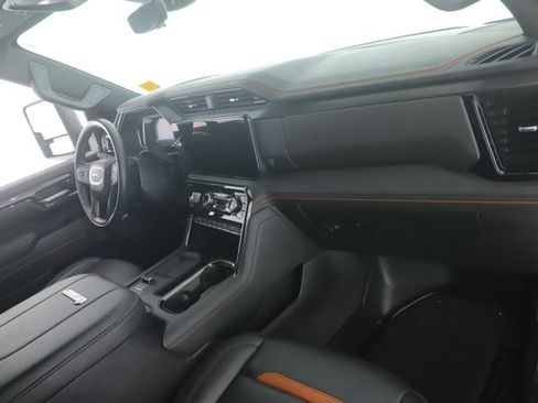 Used 2025 GMC Sierra 2500 AT4 w/ Technology Package image 32