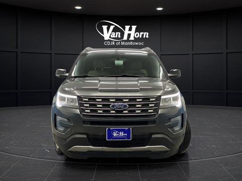 Used 2017 Ford Explorer XLT w/ Equipment Group 202A image 11