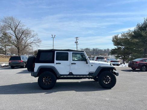 Used 2015 Jeep Wrangler Unlimited Rubicon w/ Connectivity Group image 26