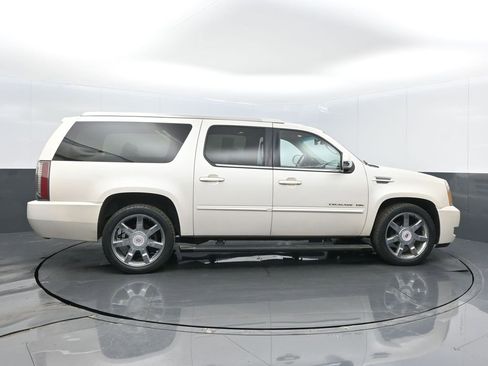 Used 2014 Cadillac Escalade ESV Premium image 25