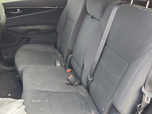 Used 2017 Kia Sorento LX w/ LX Convenience Package image 13