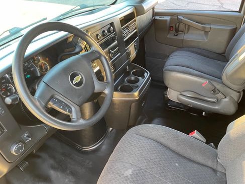 Used 2018 Chevrolet Express 2500 w/ Driver Convenience Package image 17
