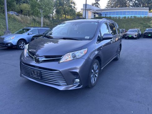Used 2019 Toyota Sienna XLE w/ XLE Navigation Package AWD/4WD image 1