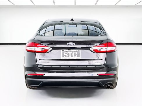 Used 2019 Ford Fusion SE FWD image 5