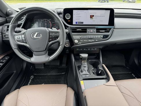 Used 2025 Lexus ES 300h w/ Technology Package FWD image 17