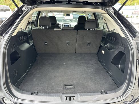 Certified 2022 Ford Edge SE w/ Black Appearance Package image 8