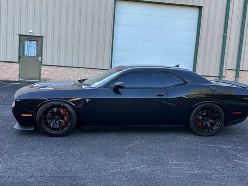 Used 2015 Dodge Challenger SRT Hellcat RWD image 2