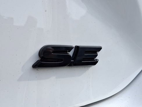 Used 2025 Toyota Camry SE w/ Convenience Package image 31