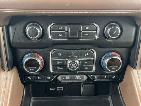 Used 2021 Chevrolet Suburban High Country w/ Premium Package image 6