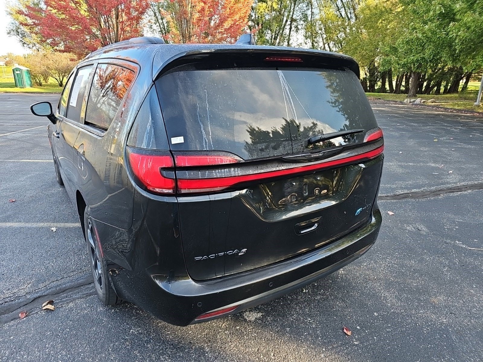 Used 2024 Chrysler Pacifica Premium FWD image 3