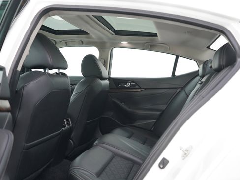 Used 2017 Nissan Maxima Platinum FWD image 16