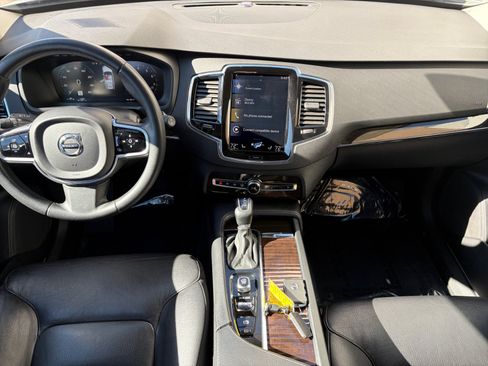Used 2018 Volvo XC90 T6 Momentum w/ Momentum Plus Package AWD/4WD image 17