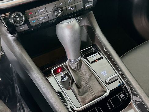 Certified 2024 Jeep Compass Latitude image 25