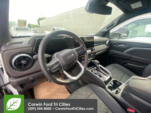 Used 2025 Chevrolet Colorado Z71 w/ Technology Package AWD/4WD image 2