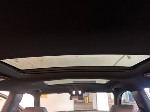 Used 2025 Mercedes-Benz GLB 250 image 32
