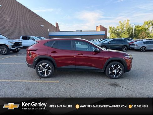 Used 2024 Chevrolet Trax RS FWD image 1
