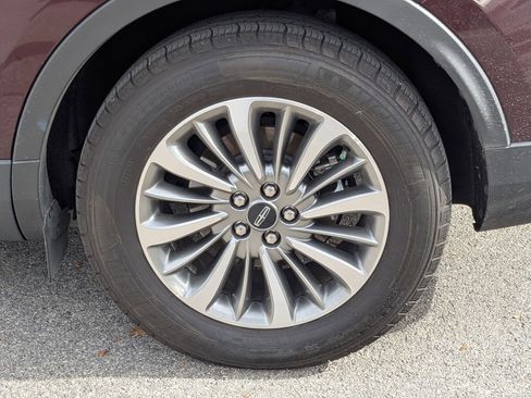 Used 2022 Lincoln Nautilus FWD w/ Premium Package image 24