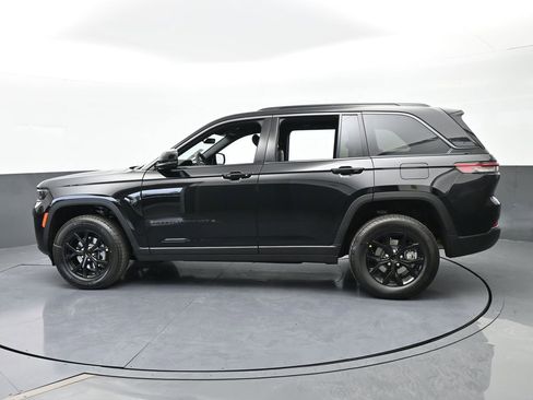 New 2026 Jeep Grand Cherokee Altitude image 3