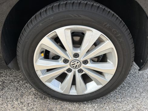 Used 2018 Volkswagen Golf SE FWD image 8