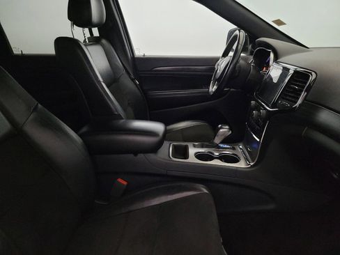 Used 2019 Jeep Grand Cherokee Altitude AWD/4WD image 21