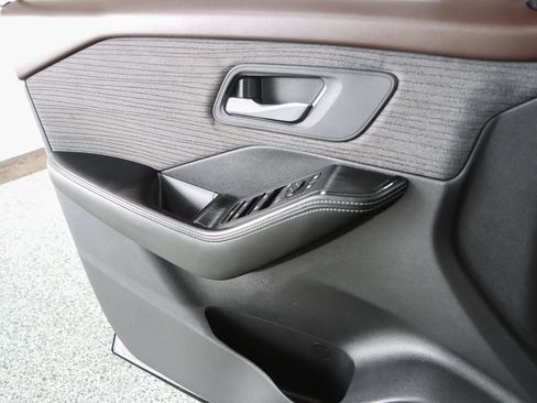 Used 2023 Nissan Rogue SV FWD image 21