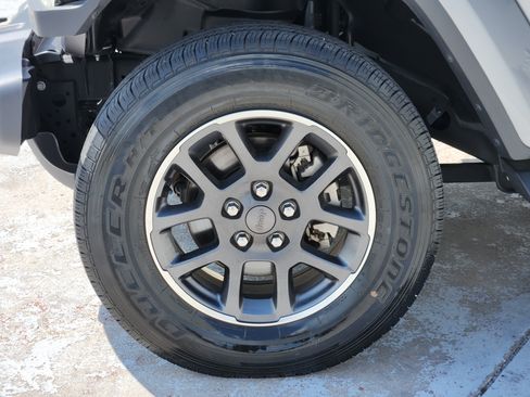 Used 2020 Jeep Gladiator Overland AWD/4WD image 15
