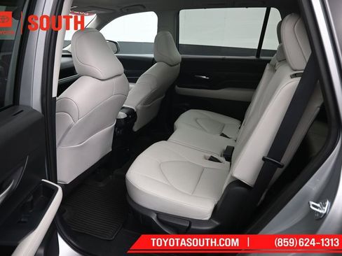 Used 2024 Toyota Grand Highlander AWD image 10