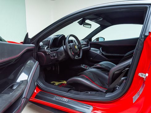 Used 2011 Ferrari 458 Italia Coupe RWD image 6