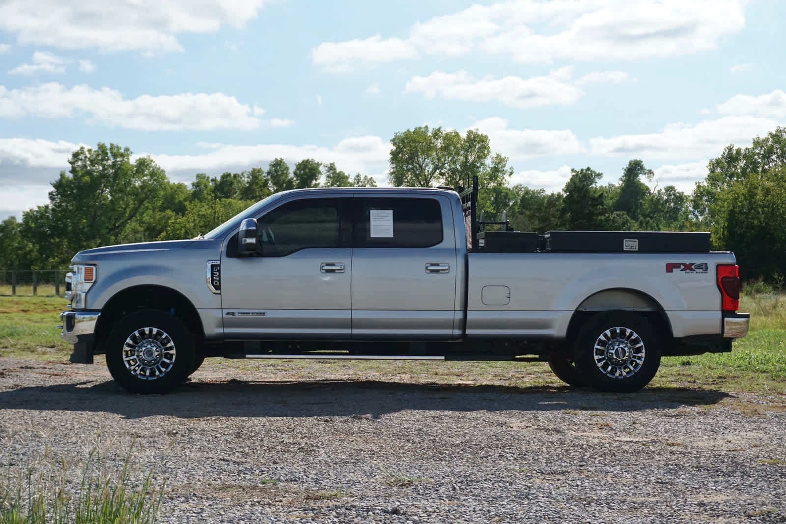 Used 2022 Ford F350 XLT w/ XLT Premium Package AWD/4WD image 4