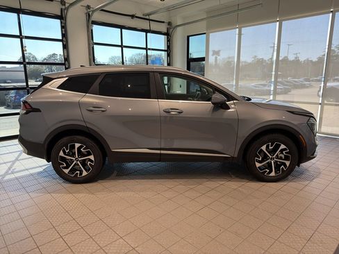 Used 2025 Kia Sportage EX image 6