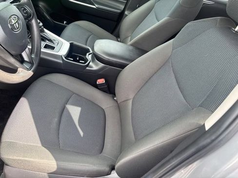 Used 2025 Toyota RAV4 LE AWD/4WD image 20