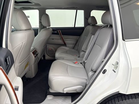 Used 2012 Toyota Highlander Limited w/ Tow Pkg AWD/4WD image 24