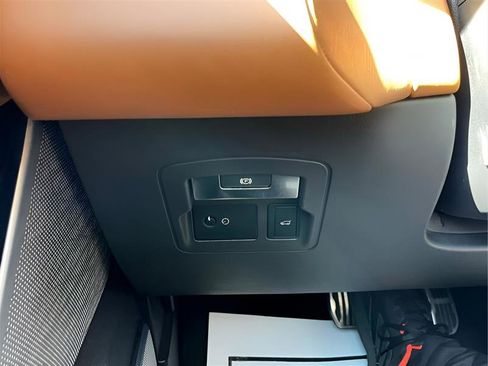 Used 2019 Land Rover Range Rover Velar R-Dynamic SE image 19