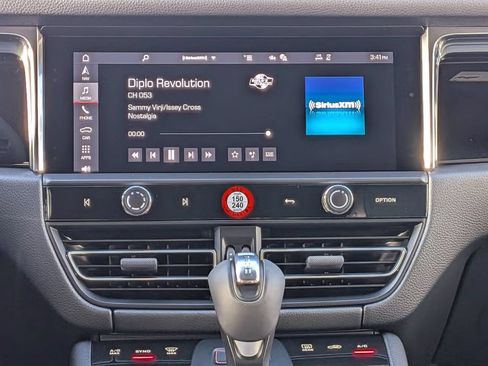 Certified 2026 Porsche Macan AWD/4WD image 17